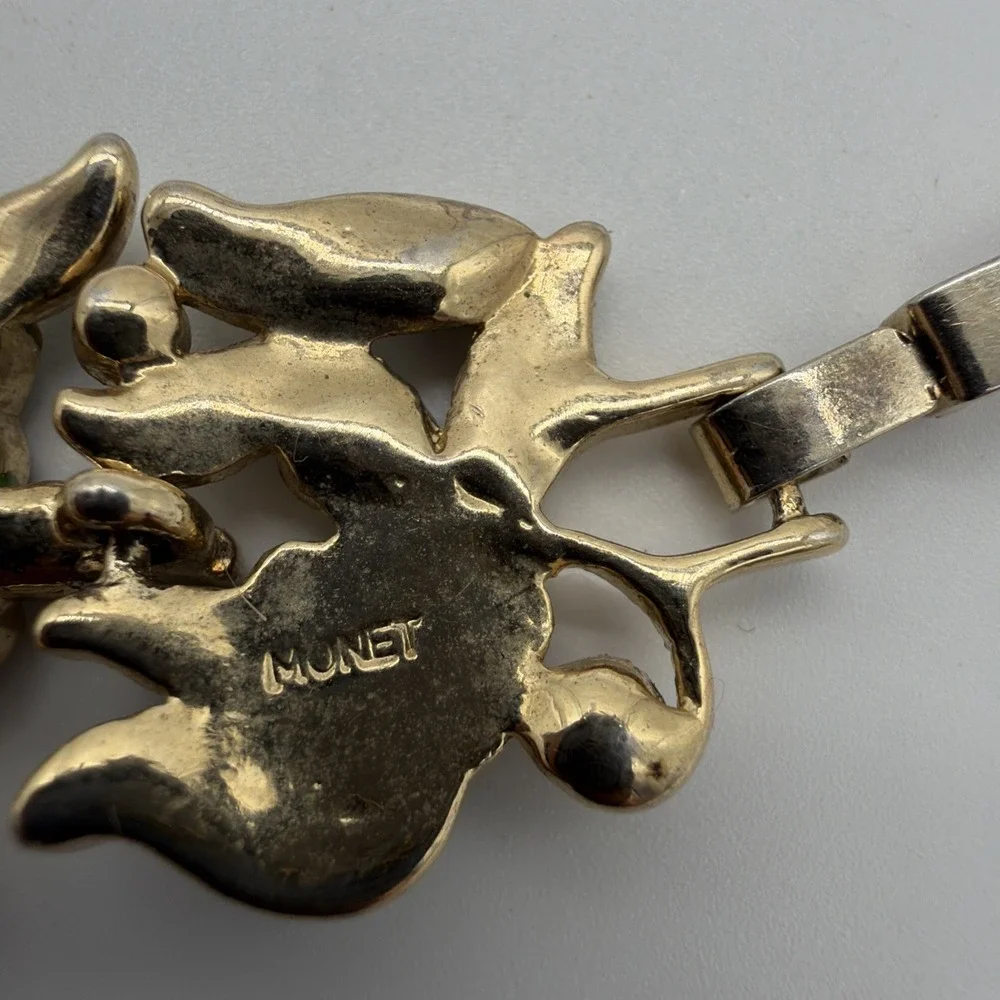 VINTAGE COSTUME JEWELLERY MONET GOLDTONE LEAF BRACELET
